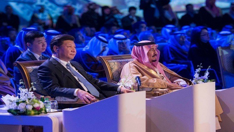 الملك سلمان يصل الصين في أول زيارة منذ توليه الحكم