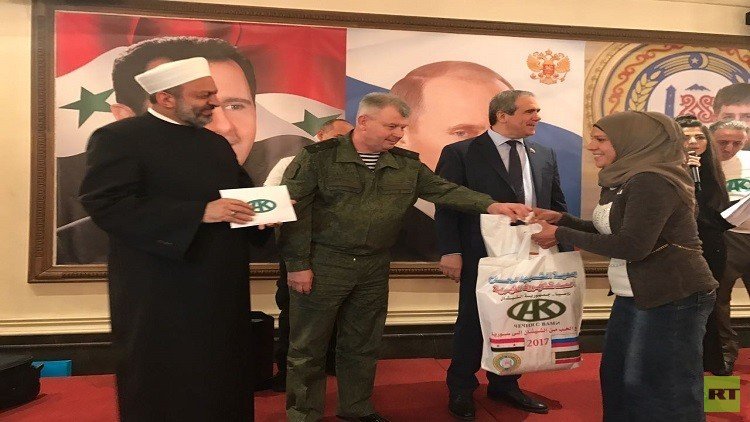 مركز حميميم.. تكريم أيتام وأسر ضحايا الحرب في سوريا