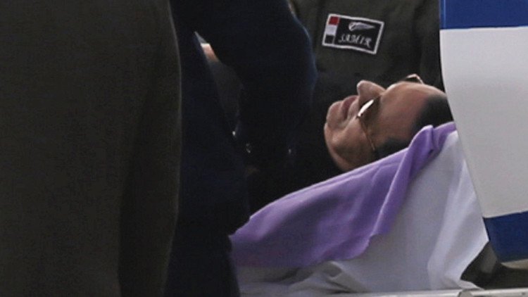 المصريون يترقبون خروج مبارك