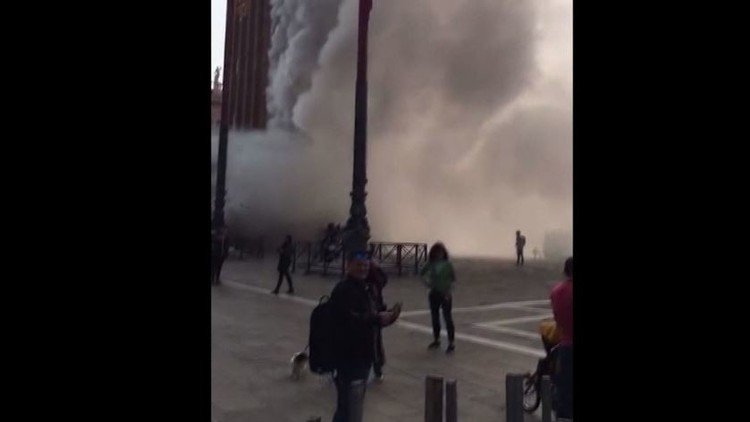 قنابل الدخان تثير الرعب في مدينة البندقية