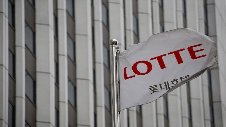 الزوجة الثالثة لمؤسس "Lotte" تمثل أمام القضاء