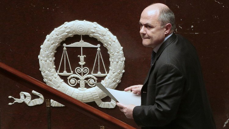 استقالة وزير الداخلية الفرنسي على خلفية فضيحة سياسية