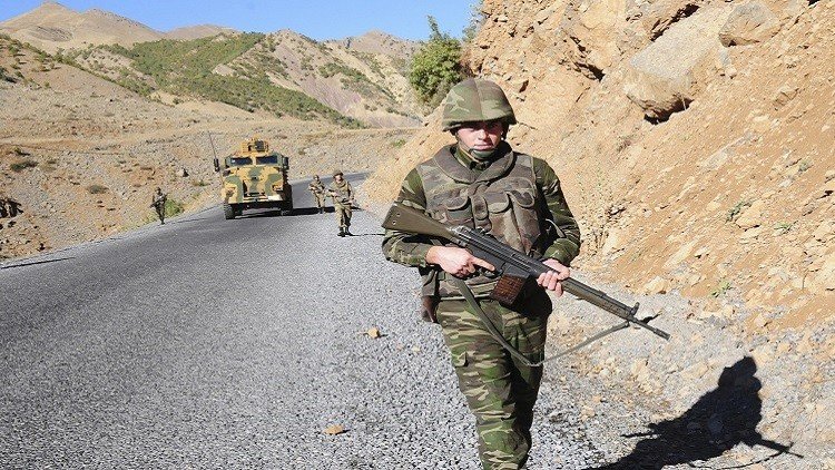 مقتل  جندي تركي وإصابة 4 في اشتباكات مع مسلحين أكراد