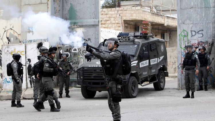 الجيش الإسرائيلي يقتل فلسطينيا ويجرح 3 في مخيم الجلزون 