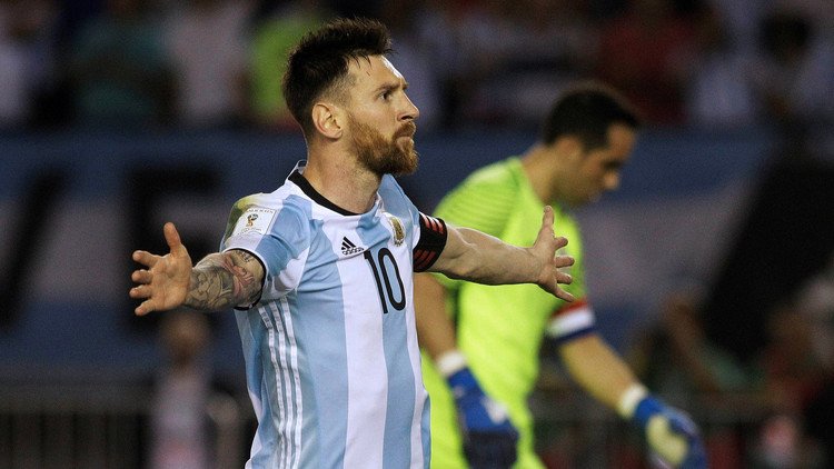 ميسي يقود الأرجنتين للفوز على تشيلي