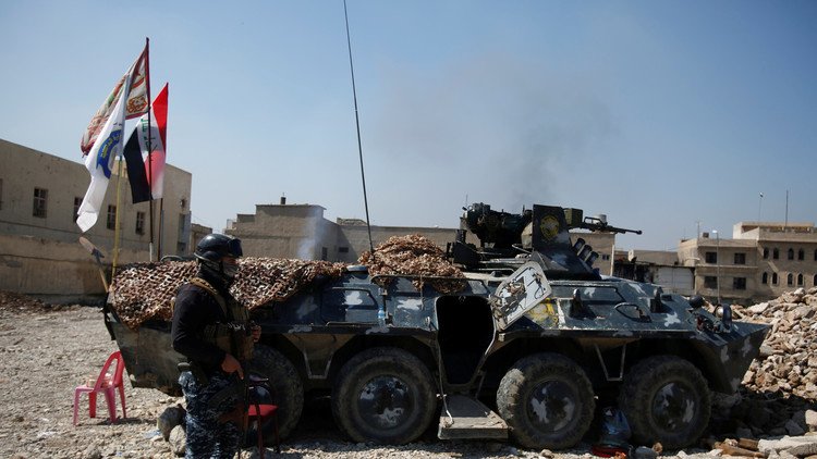 العبادي يتهم الإعلام بتلفيق الأكاذيب والجيش ينفي توقف عمليات الموصل