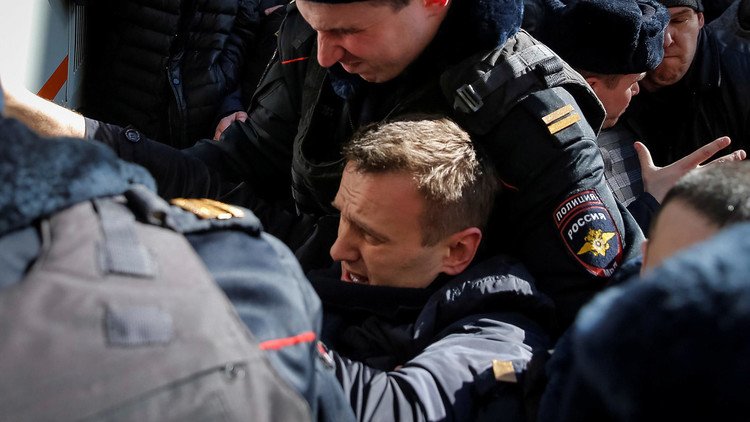 مصدر أمني: توقيف أكثر من 800 شخص في مظاهرة غير مرخصة وسط موسكو (فيديو)