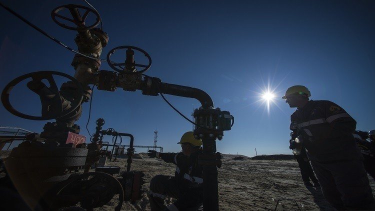 النفط يتعافى بعد توقف إمدادات ليبية