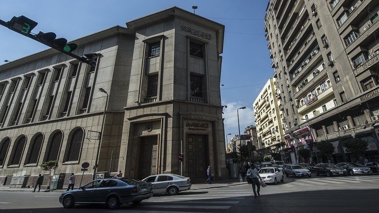 المركزي المصري يبقي على أسعار الفائدة 