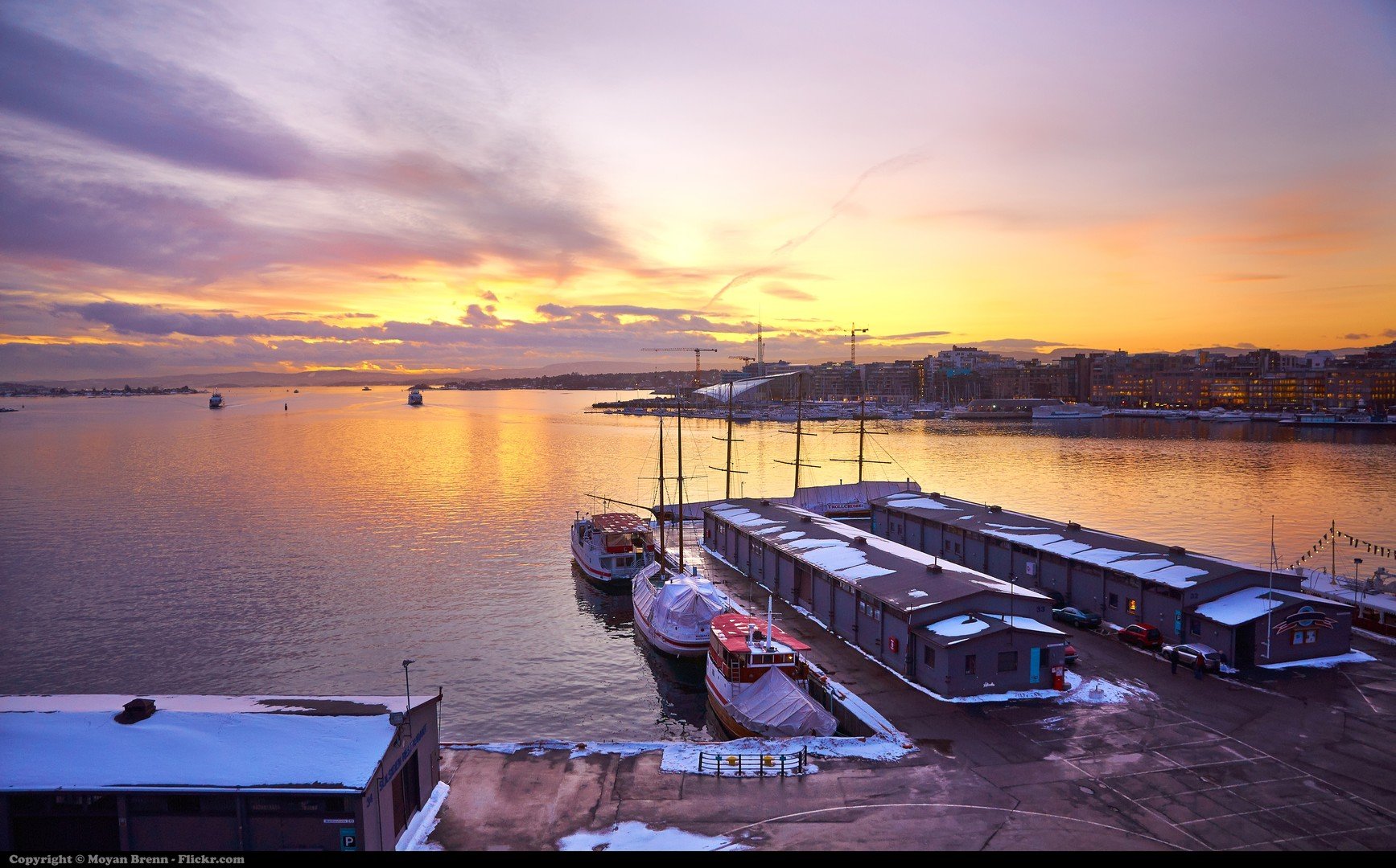 8- النرويج
وتعد النرويج من أكبر المنتجين للنفط والغاز في شمال أوروبا.
تتجاوز حصة الفرد من الناتج المحلي الإجمالي  69 ألف دولار.