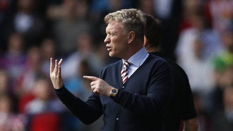 ديفيد مويس يعتذر من مراسلة صحفية