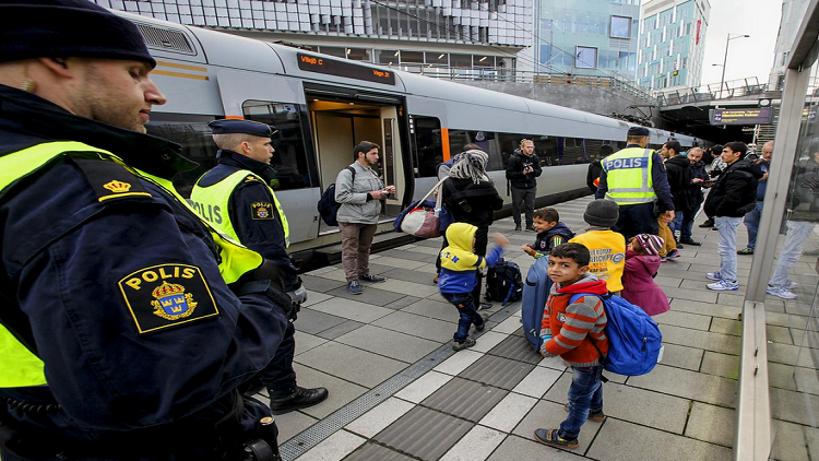 مرض غريب يصيب أطفال اللاجئين في السويد