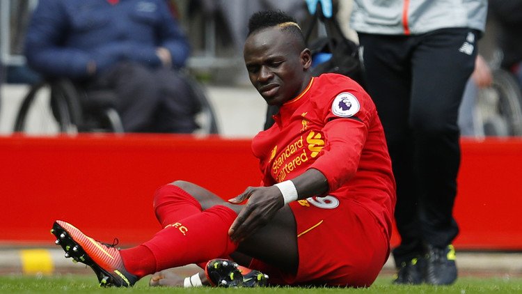 الإصابة تهدد موسم مهاجم ليفربول ماني  