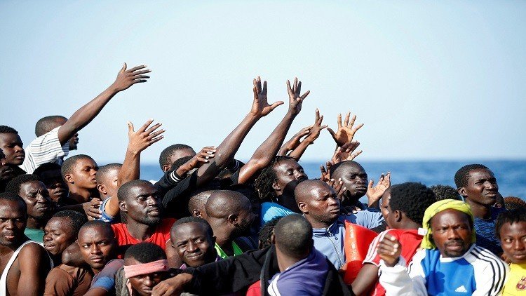 إنقاذ أكثر من 700 مهاجر في مياه المتوسط