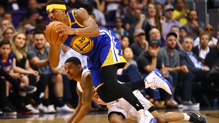 غولدن ستيت وسان أنطونيو يتشبثان بالصدارة في الـNBA