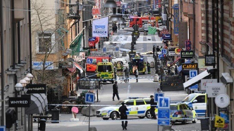الشرطة السويدية تعتقل شخصا يشتبه بتورطه في اعتداء ستوكهولم (صور)
