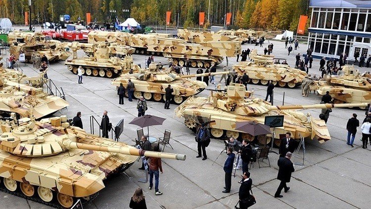 نيجني تاغيل تحتضن احتفالات عيد سلاح المدرعات في روسيا