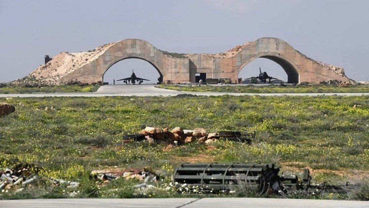 بالفيديو..  أول الطلعات من مطار الشعيرات العسكري بعد القصف الأمريكي