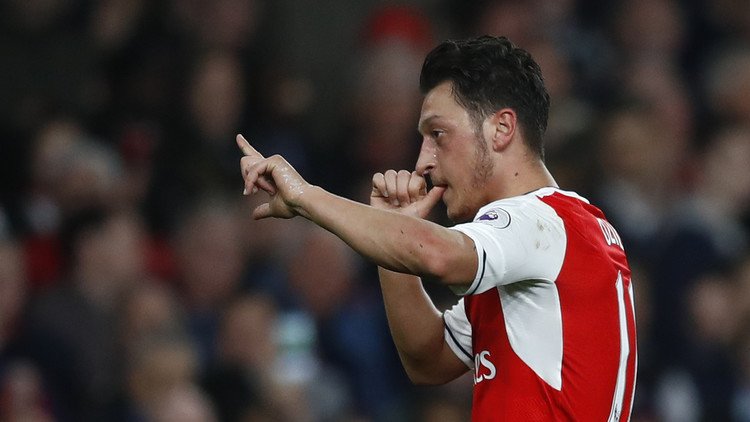 أوزيل قد ينتقل إلى مانشستر يونايتد