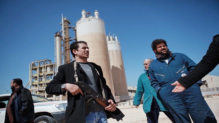 النفط يرتفع بعد إغلاق حقل الشرارة الليبي