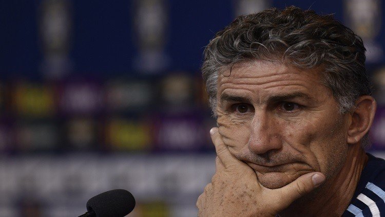 إقالة مدرب الأرجنتين باوزا.. وترشيحات لسامباولي لخلافته