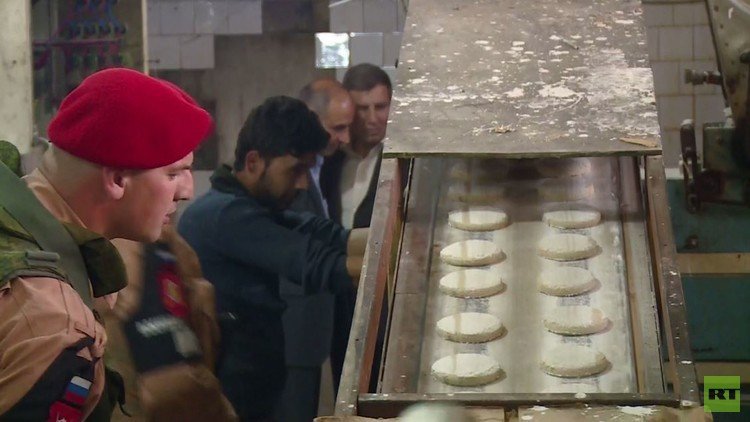 القوات الروسية تساعد في إعادة تأهيل فرن قاضي عسكر بحلب