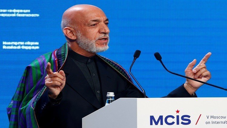 كرزاي: السماح للأمريكيين بقصف أفغانستان "بأم القنابل" خيانة 