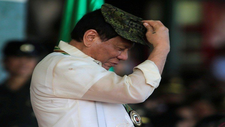 رئيس الفليبين: ترامب ليس غبيا