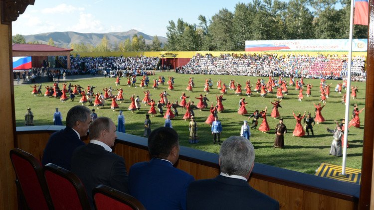 بوتين يشدد العقوبة بشأن انتهاكات المشجعين في المباريات