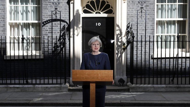رئيسة الحكومة البريطانية تدعو إلى انتخابات مبكرة