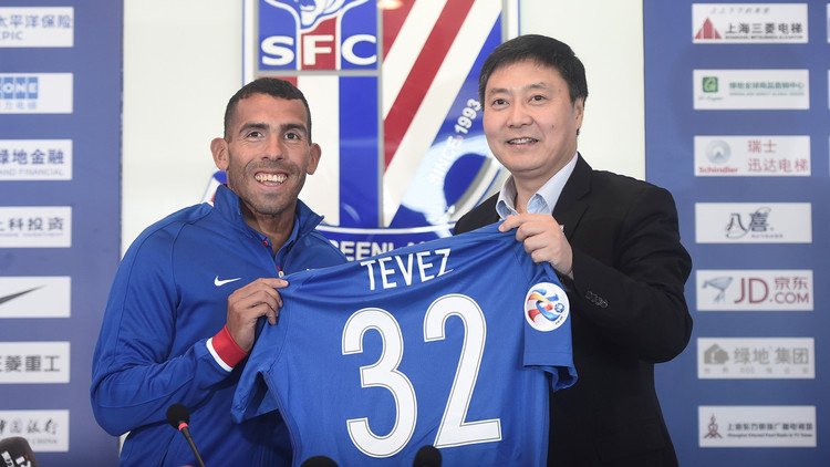 تيفيز يثير غضب الجماهير الصينية خارج الملعب