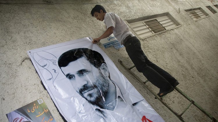 محمود أحمدي نجاد يريد الرئاسة من جديد 