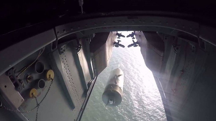 مروحيات كا-27 مضادة للغواصات تدمر أهدافا في البحر 