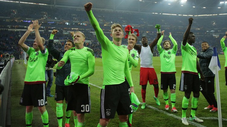 أياكس يخسر ويتأهل لنصف نهائي الدوري الأوروبي