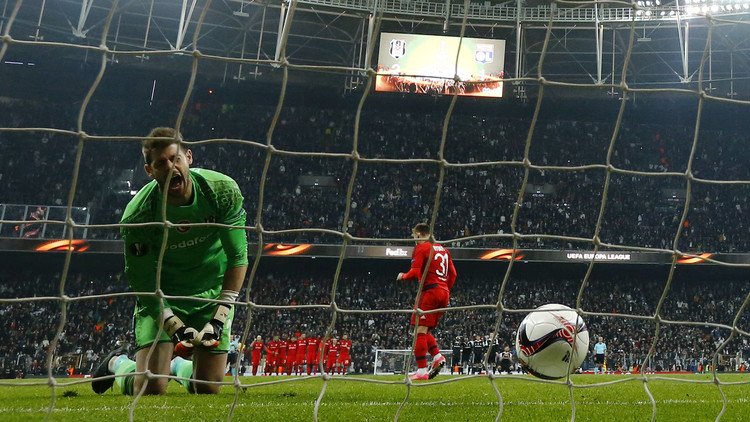 ليون يكمل أضلاع المربع الذهبي للدوري الأوروبي بركلات الترجيح