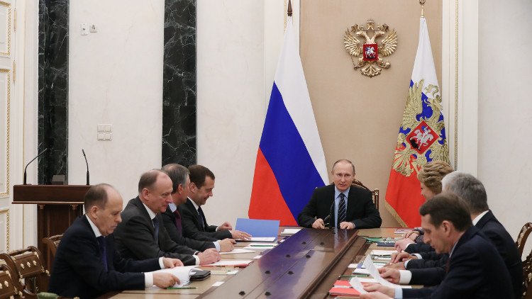 بوتين يدين هجوم باريس ويعرب عن تعازيه للفرنسيين