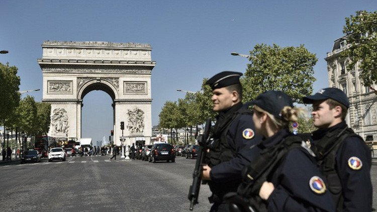 تقارير بشأن مرجعية منفذ الهجوم في الشانزلزيه 