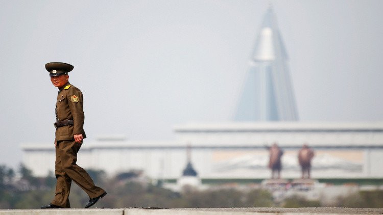 رجل أعمال مصري مشهور يسافر إلى كوريا الشمالية ويلتقي مسؤولا كبيرا