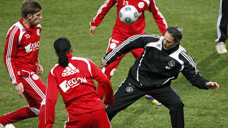 بالفيديو.. فان باستن لا زال متألقاً بمهاراته