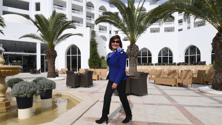 زهرة ادريس مالكة فندق إمبريال مرحبا في سوسة تتجول في الفندق الذي تعرض لهجوم إرهابي قبل عامين