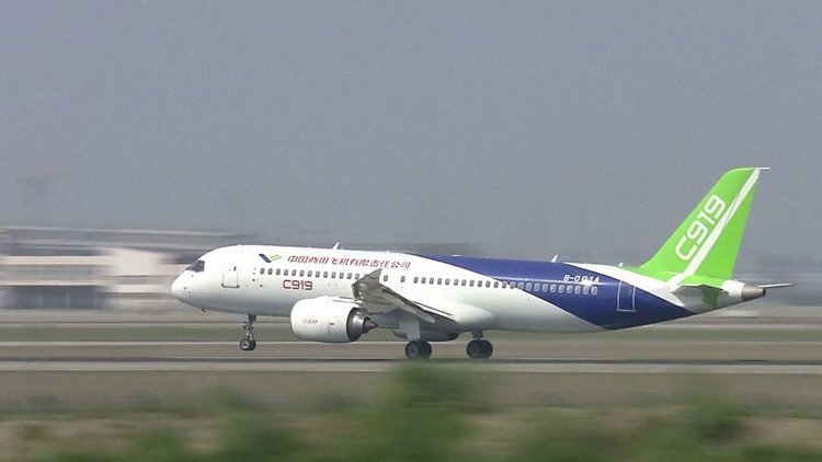 طائرة ركاب صينية جديدة تجري اختبارها الأول