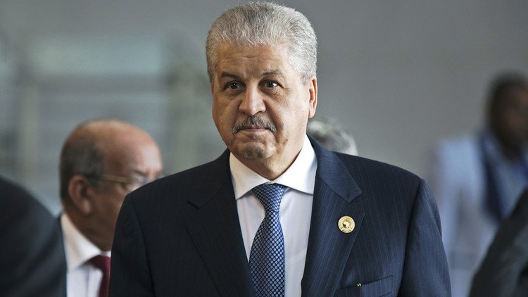 رئيس الوزراء الجزائري: شعبنا غير مستعد للمغامرة بسيادة واستقرار بلاده