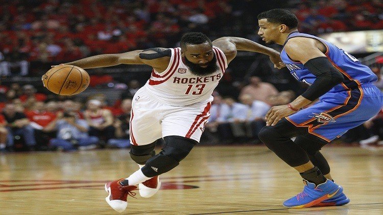 هيوستن روكتس يضمن التقدم في الأدوار الإقصائية للـNBA
