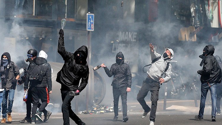 مواجهات بين الشرطة ومحتجين على مرشحي الرئاسة الفرنسية في باريس
