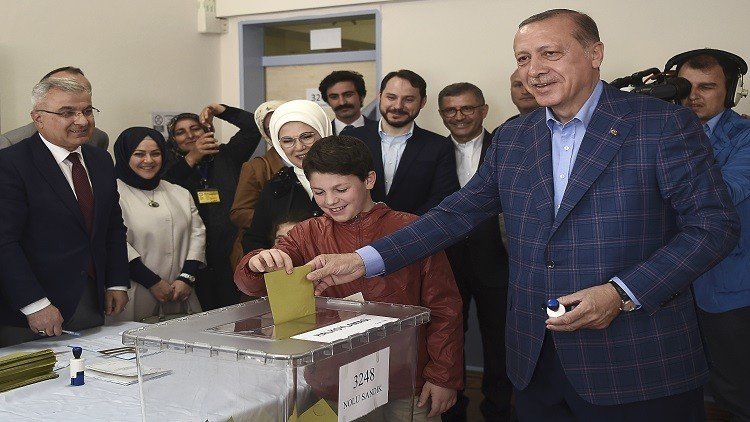 إعلان النتائج النهائية للاستفتاء في تركيا