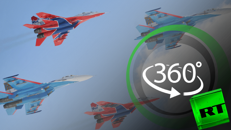 خمس طائرات ضاربة تحلق فوق موسكو في استعراض النصر