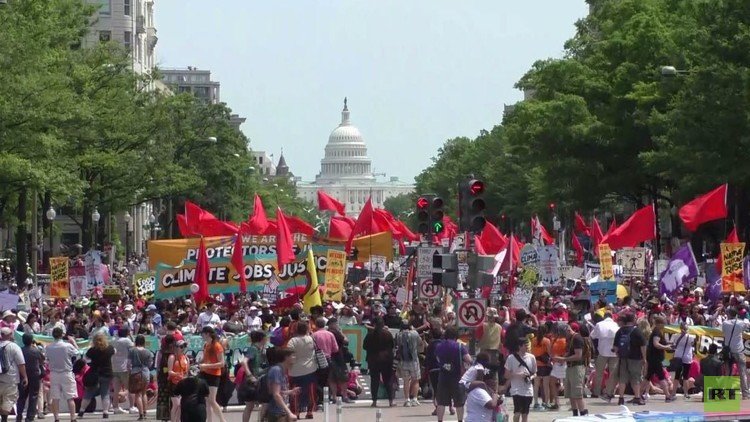 تظاهرات ضد سياسات ترامب حول المناخ في واشنطن