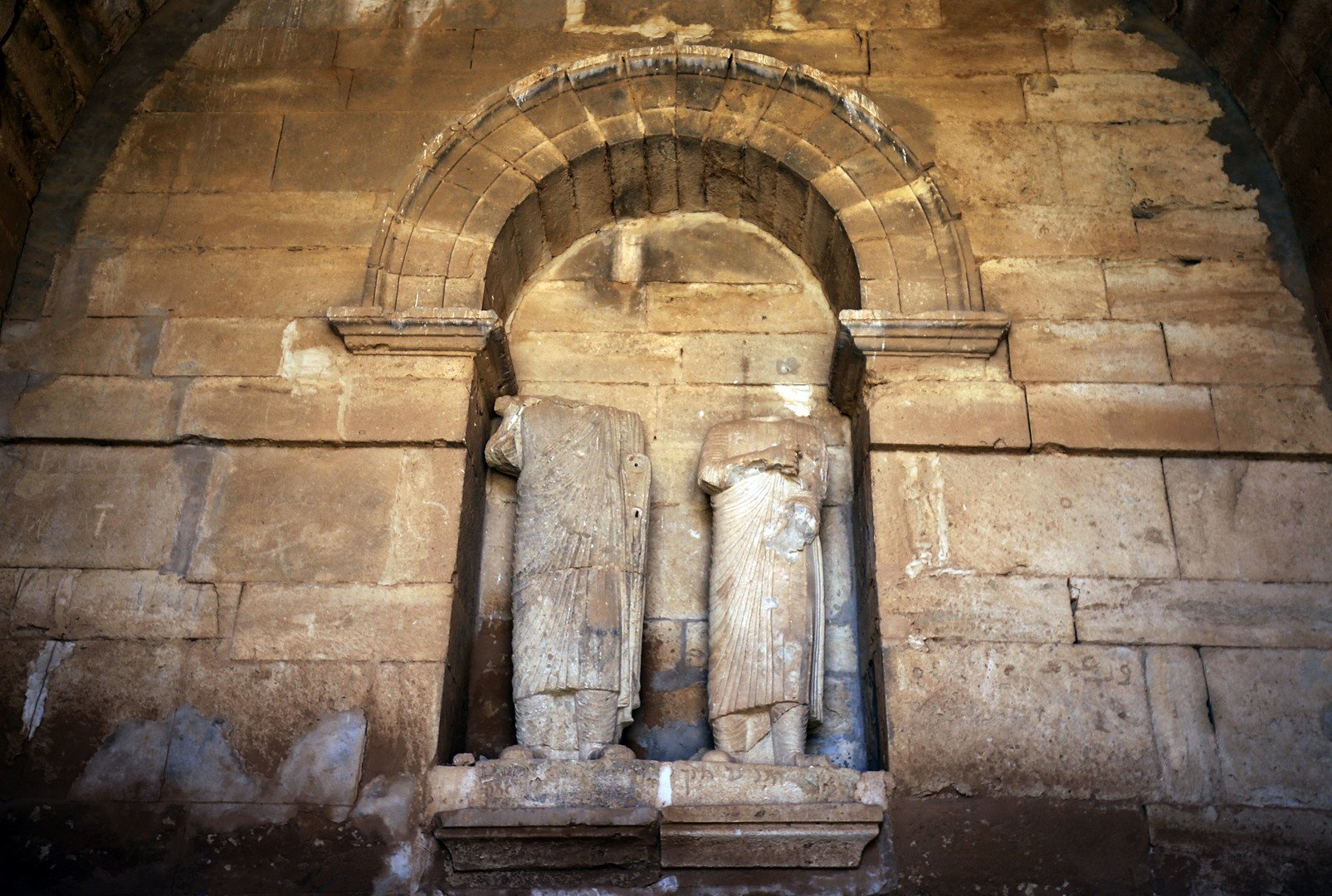 تماثيل هدمها "داعش" في الحضر