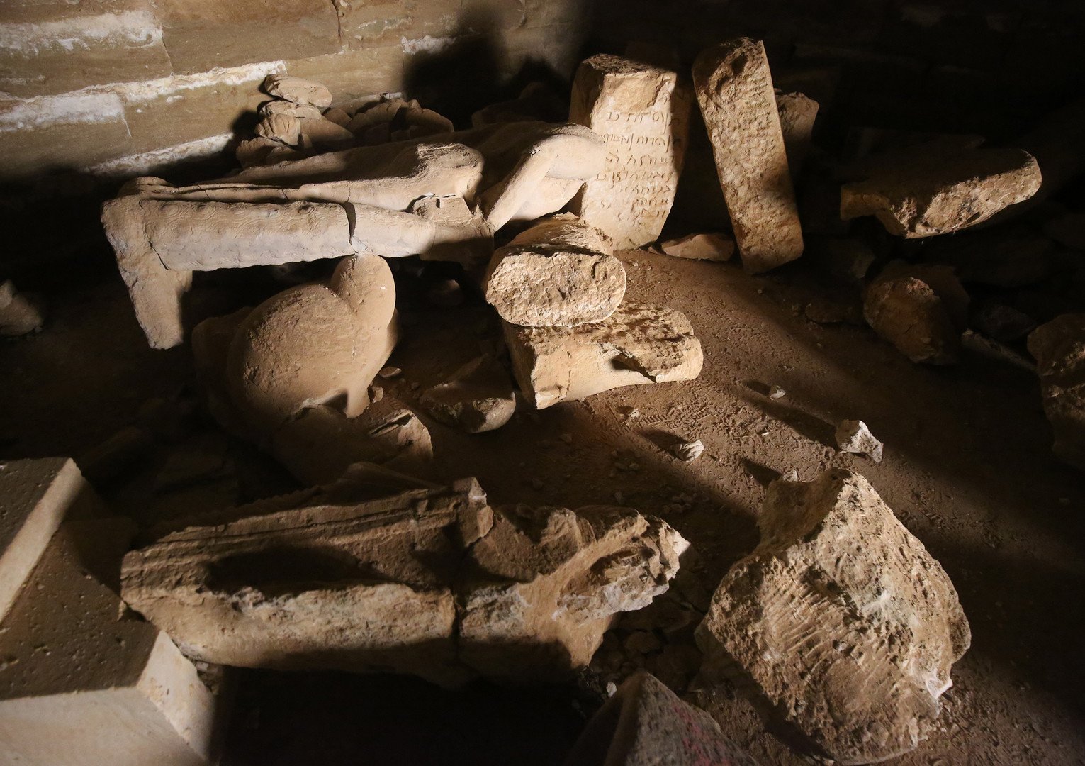  تماثيل هدمها "داعش" في الحضر