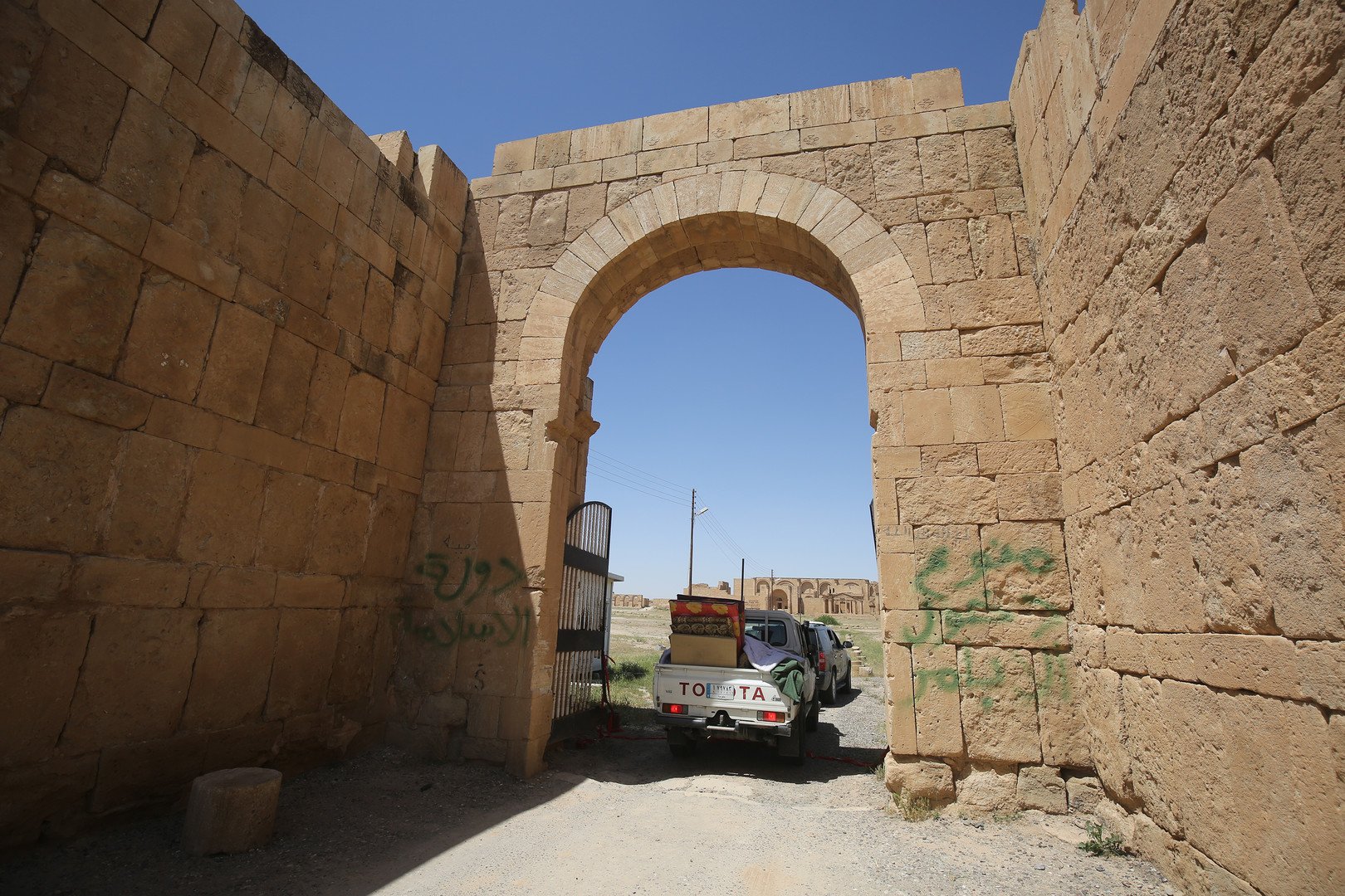 كتابات المتطرفين على جدران المدينة